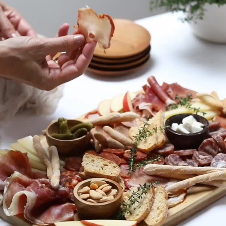 EMBUTIDOS LUIS GIL,S.L. -CARNICERIA MARISA